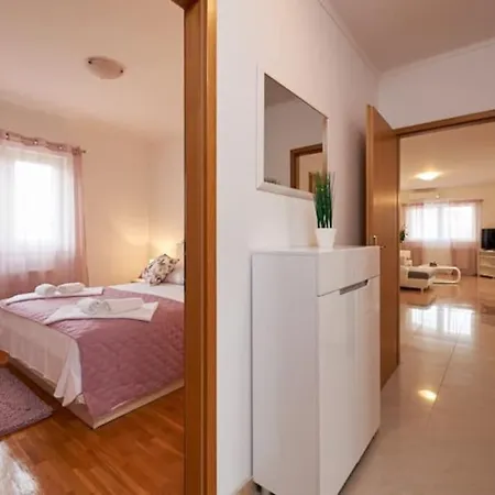 Apartman Sunny トロギール
