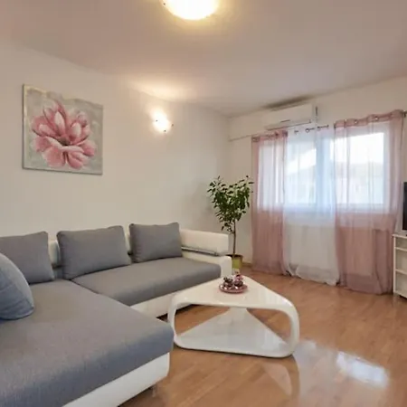 Apartman Sunny * トロギール