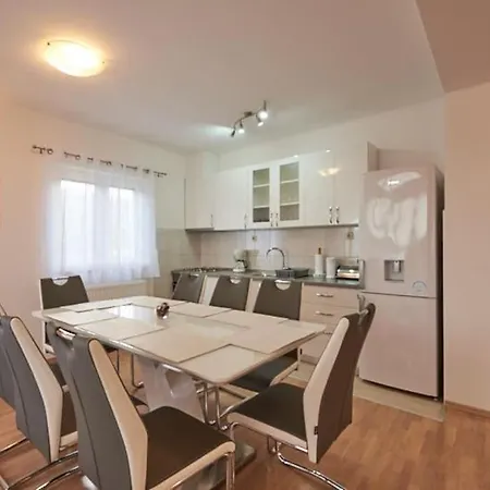 Apartman Sunny アパート